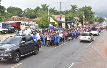 Miles de jóvenes participaron esta tarde de la peregrinación juvenil a Caacupé.