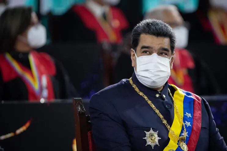 AME1712. CARACAS (VENEZUELA), 27/01/2022.- El presidente de Venezuela, Nicolás Maduro, es visto hoy durante el acto de inicio del año judicial en el Tribunal Supremo de Justicia (TSJ), en Caracas (Venezuela). EFE/ RAYNER PEÑA R
