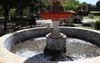 Fuente de agua ubicada en la Plaza de los Héroes de San Juan Nepomuceno que permanece sucia todo el año.