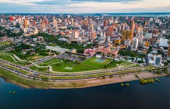 Vista aérea de la ciudad de Asunción, Paraguay.