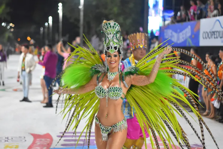 La Reina del Carnaval Guaireño Claudia Noemi Vázquez.