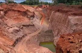 Una de las tantas minas de oro establecidas en la zona de Paso Yobai. (foto referencial).