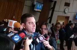 Pedro Alliana continúa con una solapada defensa a sus colegas acusados por corrupción.