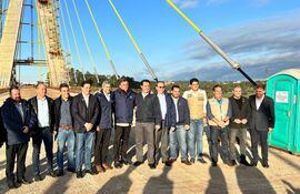 Última reunión de los presidentes de Paraguay y Brasil, en la zona de obras del Puente de la Integración.
