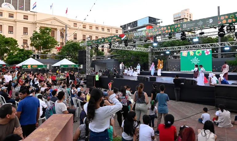 La "Plaza Navidad" celebrará hoy su última jornada en la Plaza de la Democracia, con una variada programación musical.