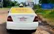 El automóvil propiedad del taxista paraguayo en la zona fronteriza entre Brasil y Argentina.