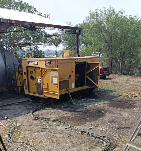 Uno de los motores generadores que brindan la energía eléctrica de la ANDE a usuarios de Bahía Negra necesita con urgencia ser reparado.