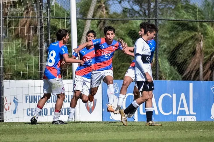 Cerro Porteño derrotó a Olimpia 2-1 en Parque Azulgrana de Ypané