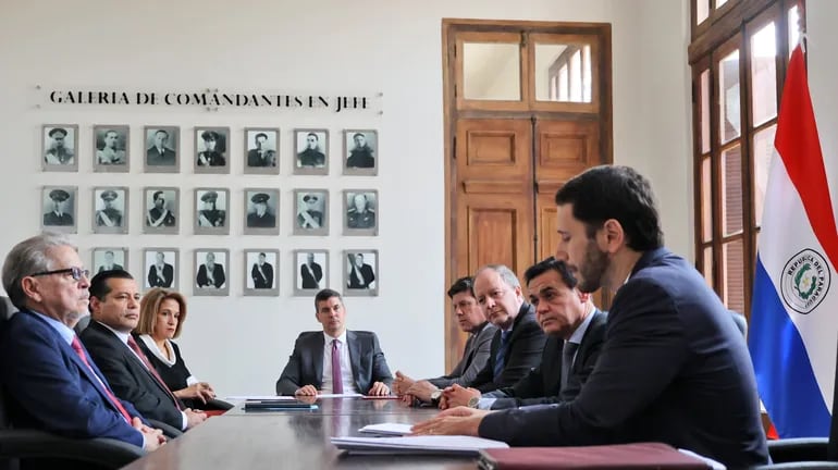 Santiago Peña conformó el Consejo de Administración de Itaipú con ministros de su Gabinete.
