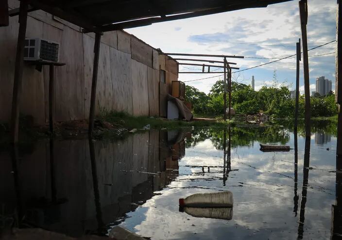 Las lluvias intensas que podrían darse en el mes de septiembre ante el fenómeno El Niño, causarán inundaciones en zonas vulnerables de Asunción y otras regiones del país, advirtieron.