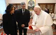 El mandatario paraguayo y la primera dama, en una visita oficial al papa Francisco.