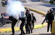 antimotines-disparan-gases-para-dispersar-a-manifestantes-ayer-en-el-municipio-venezolano-de-san-cristobal-el-gobierno-autoriza-el-uso-de-armas-co-213729000000-1300595.jpg