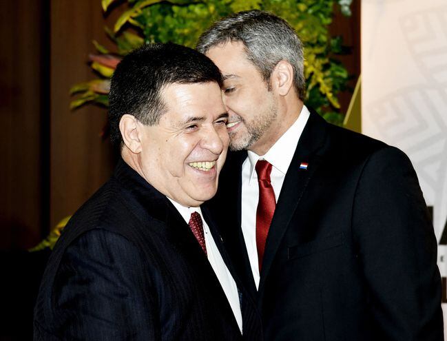 El expresidente Horacio Cartes y el presidente Mario Abdo Benítez, tras un periodo tormentoso, firmaron la paz, al menos por un tiempo, con la operación cicatriz.