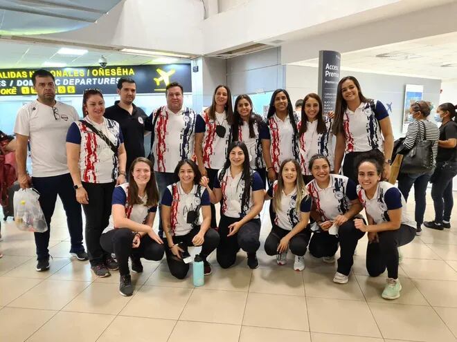 Selección femenina paraguaya, previo al viaje a España, para participar del mundial de handbol.
