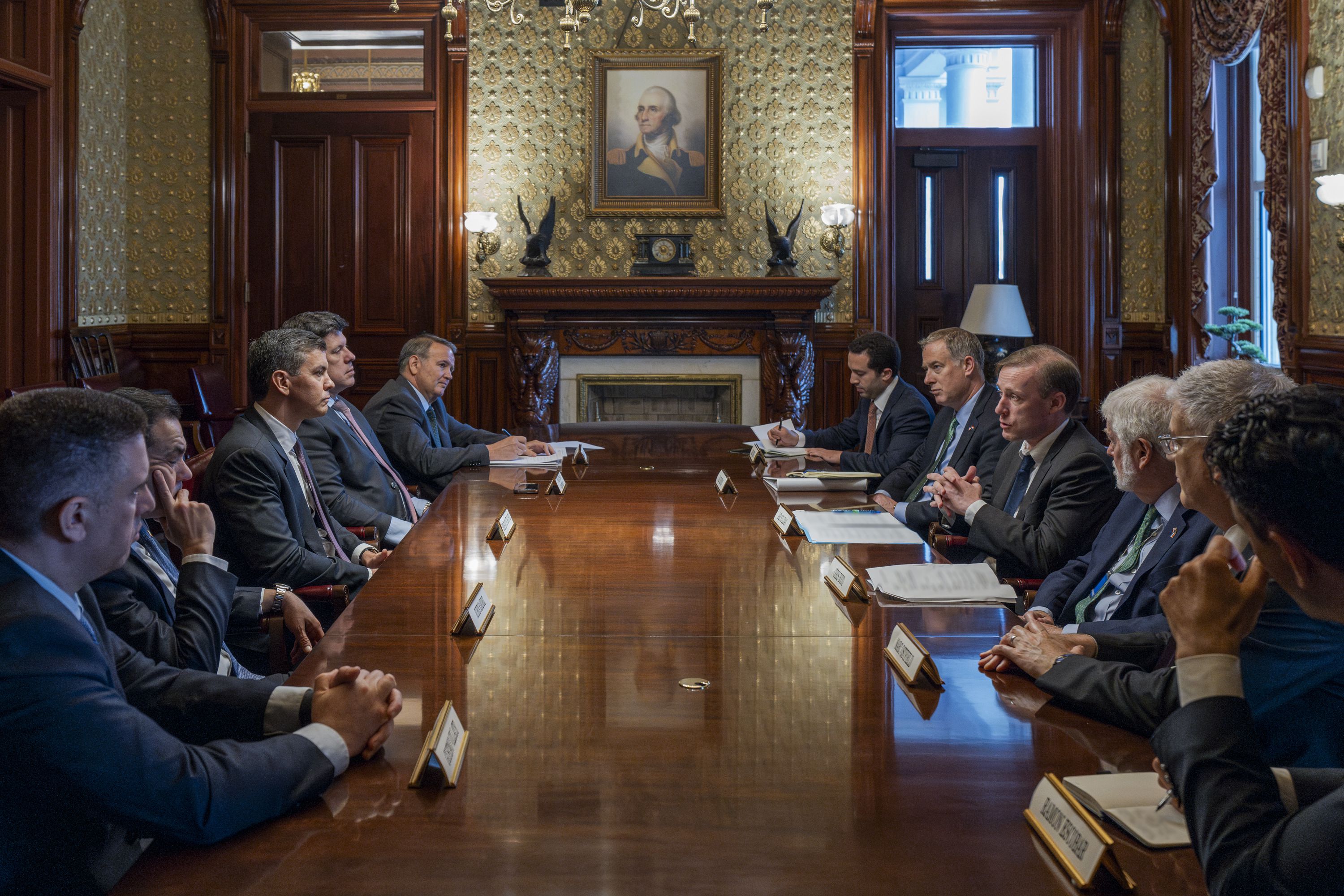 Reunión en Washington: Santiago Peña y el asesor de Seguridad de la Casa Blanca, Jake Sullivan. (Twitter presidencia)