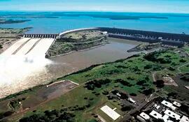 La declaración binacional para exportar energía a través de Itaipú genera dudas y expertos sugieren esperar a que se operativice.