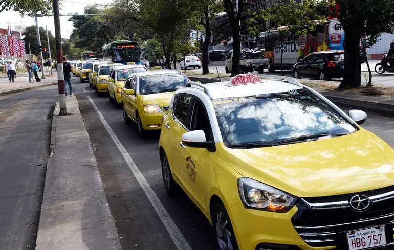 Esta semana,  los taxistas coparon las  calles de Asunción en protesta contra MUV y Uber.