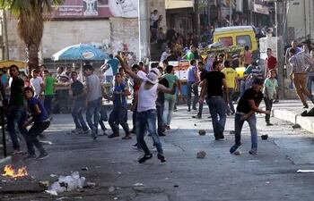 palestinos-se-enfrentan-a-soldados-irraeslies-171108000000-593348.JPG