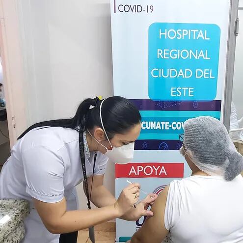 Un 8% del personal de salud del Alto Paraná no está inmunizado contra el COVID-19.
