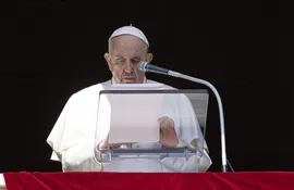 Fotografía cedida por medios del Vaticano en la que se observa al papa Francisco. (EFE)