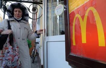 McDonald’s cierra temporalmente sus 850 restaurantes en Rusia