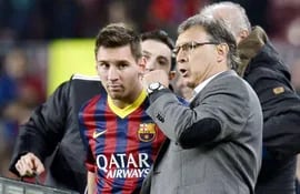 El jugador, Lionel Messi (i), y el entrenador, Gerardo Martino (d).