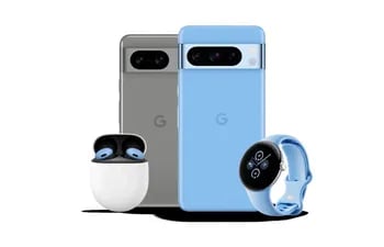 Google donde se muestra su nueva línea de productos Pixel, (de izq. a dcha.) los auriculares Pixel Buds, los teléfonos móviles inteligentes Pixel 8 y Píxel 8 Pro, y el reloj inteligente Pixel Watch 2, presentados hoy en Nueva York (Estados Unidos). En Google quieren meterse con todas las de la ley en el mundo de la inteligencia artificial (IA) y del hardware con un celular muy de alta gama. Se trata del Pixel 8, en su versión básica y la Pro, que fueron lanzados durante el evento Made by Google, llevado a cabo en Nueva York. El Pixel 8 Pro tiene una pantalla de 6,7 pulgadas, de la que la misma gente de Google dice que es la más brillante" hasta el momento. Este es el clic principal de la semana en América.