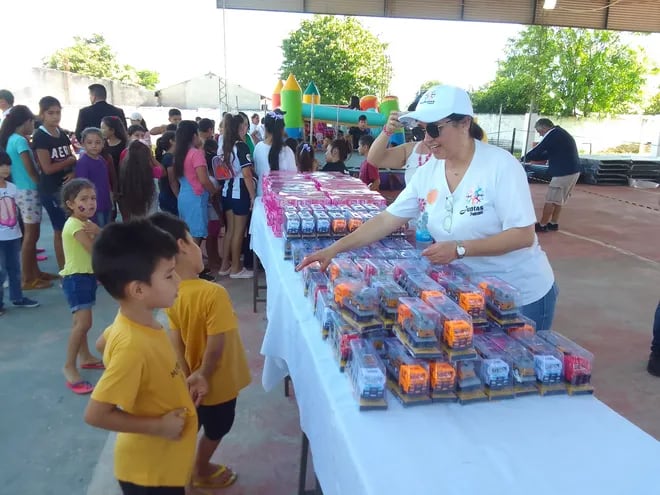 Los niños y niñas de Guaicá recibieron sus regalos y compartieron con sus amigos