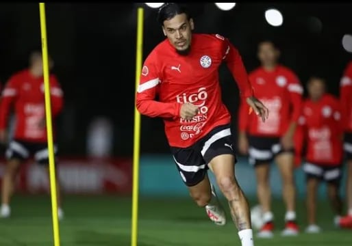 Gustavo Gómez, durante el entrenamiento de este lunes con Paraguay.