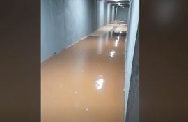 tunel peatonal e ayala inundado