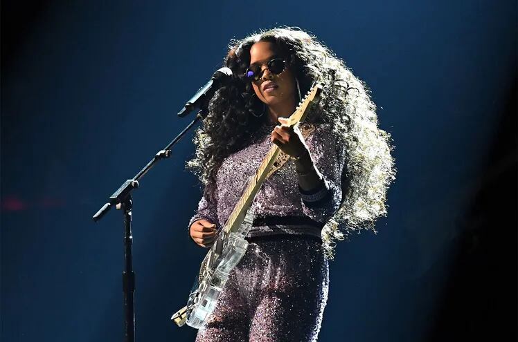 H.E.R. durante los Grammy Awards en 2019.