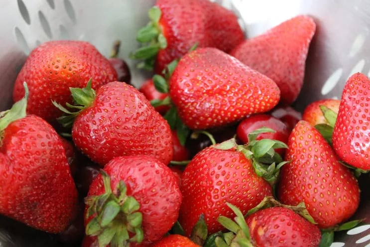 Esta fruta noble, jugosa y deliciosa posee grandes propiedades energizantes y antioxidantes. Foto: Pixabay.