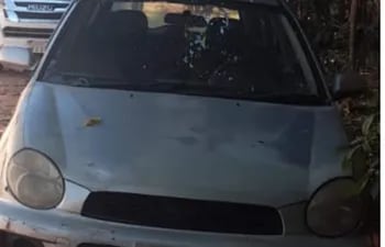 El automóvil robado y luego usado en un asalto a mano armada, finalmente fue abandonado en el barrio Loma Merlo.