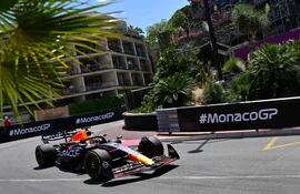 El Red Bull Racing del neerlandés Max Verstappen en los entrenamientos libres del Gran Premio de Mónaco de la Fórmula 1.