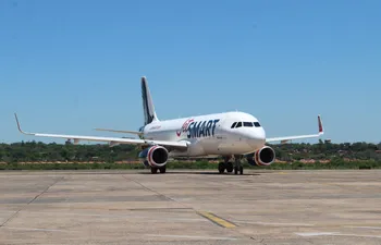 La aeronave de JetSMART arriba a Buenos Aires tras su vuelo inaugural desde Asunción.
