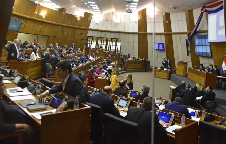 La Cámara de Diputados postergó ayer la mayoría de los temas más fuertes que tenían en el orden del día.