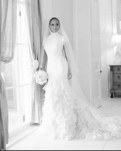 Mirá los tres vestidos que lució Jennifer López el día de su boda con Ben  Affleck! - Gente - ABC Color