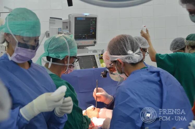 El Círculo de Médicos del Paraguay (CPM) presentó hoy una solicitud al Ministerio de Salud y Bienestar Social una mayor exigencia a los futuros médicos.