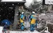 Fuerzas policiales buscan personas desaparecidas tras un potente terremoto que azotó la región de Suzu, Prefectura de Ishikawa, Japón.