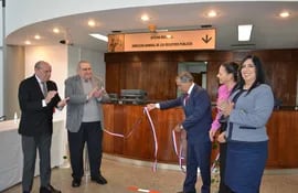 El presidente de la Corte Suprema de Justicia, doctor Antonio Fretes (2º), habilitó la oficina regional de Registros Públicos en el Palacio de Justicia de San Juan Bautista, Misiones.
