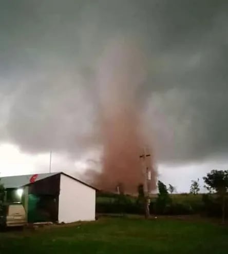 Tornado destrozó viviendas e hirió a al menos cinco personas en San Joaquín