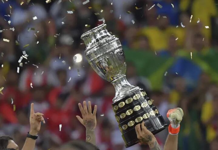 La Copa América a jugarse este año fue reubicada en Brasil.