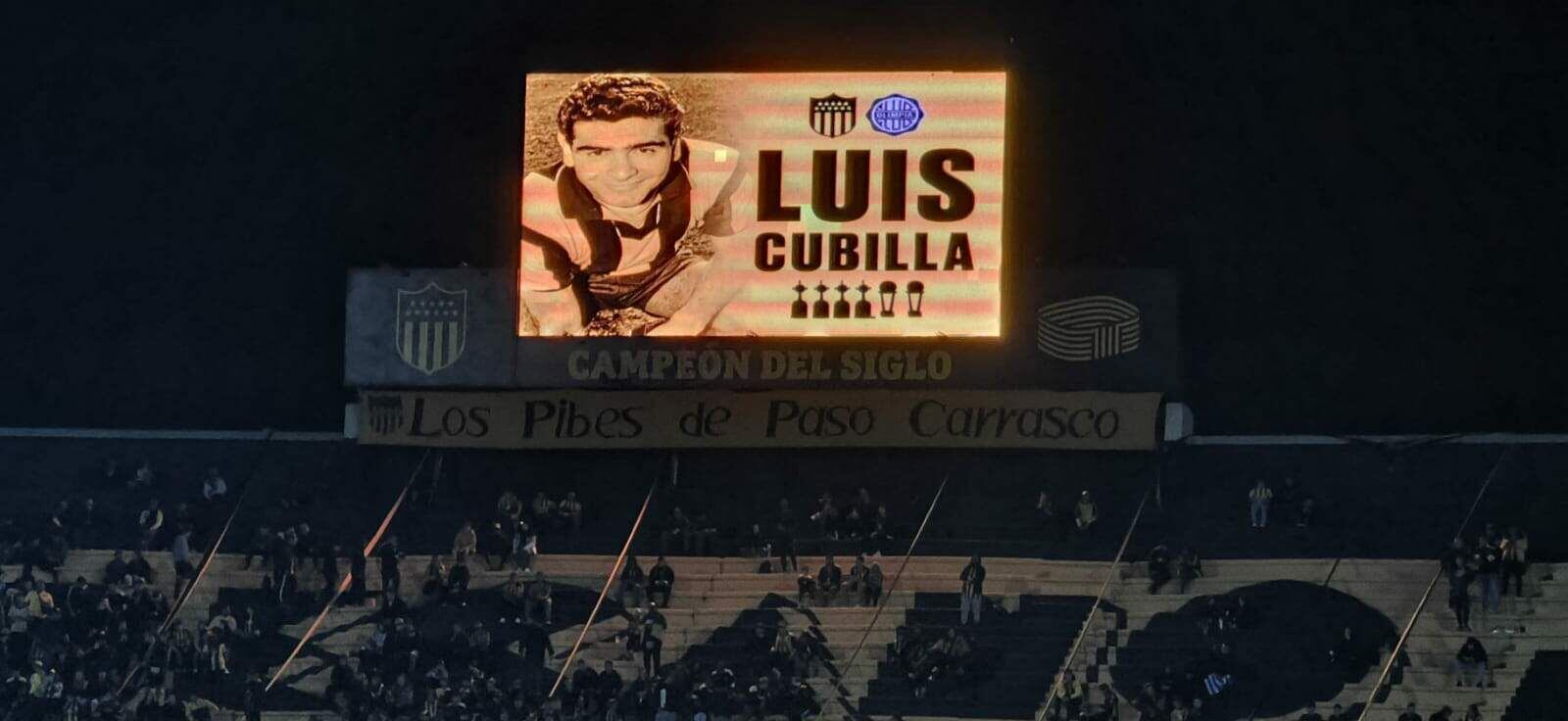 Homenaje a Luis Cubilla, campeón de la Libertadores con Peñarol (como futbolista) y Olimpia (director técnico).