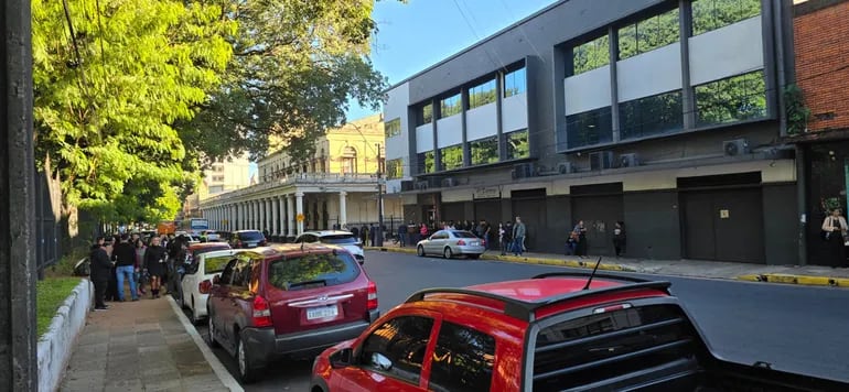 Edificio "Plaza 600", donde funcionan oficinas del Indert, quedó clausurado temporalmente para intervención del Ministerio Público tras denuncias de corrupción.
