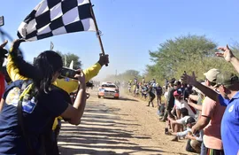 El VW Polo GTI R5 de Agustín Alonso y Edgardo Galindo llega a Campo 48 para la bandera a cuadros y la conquista del Rally del Chaco 2023.