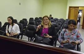 Abg. María Esther Roa, activista anticorrupción, presente hoy en el juicio oral al diputado colorado Miguel Cuevas.