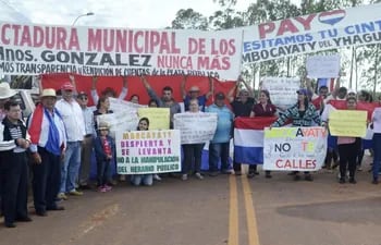 ciudadanos-se-manifestaron-ayer-en-repudio-de-la-gestion-del-intendente-liberal-jacinto-gonzalez--213311000000-1773141.jpg