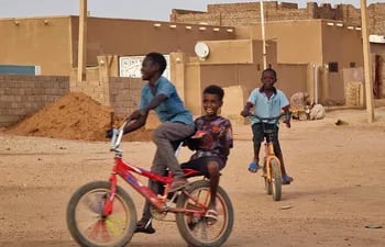 Niños en bicicleta en Jartúm, Sudán. (Imagen de archivo)
