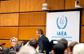Rafael Mariano Grossi (c) de Argentina, director general designado de la OIEA, antes de una reunión de la Junta de Gobernadores del OIEA en Viena, Austria / 09 de marzo de 2020.