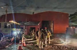 Incendio en Mariano Roque Alonso: depósito de cáñamo y aceite sufre daños materiales